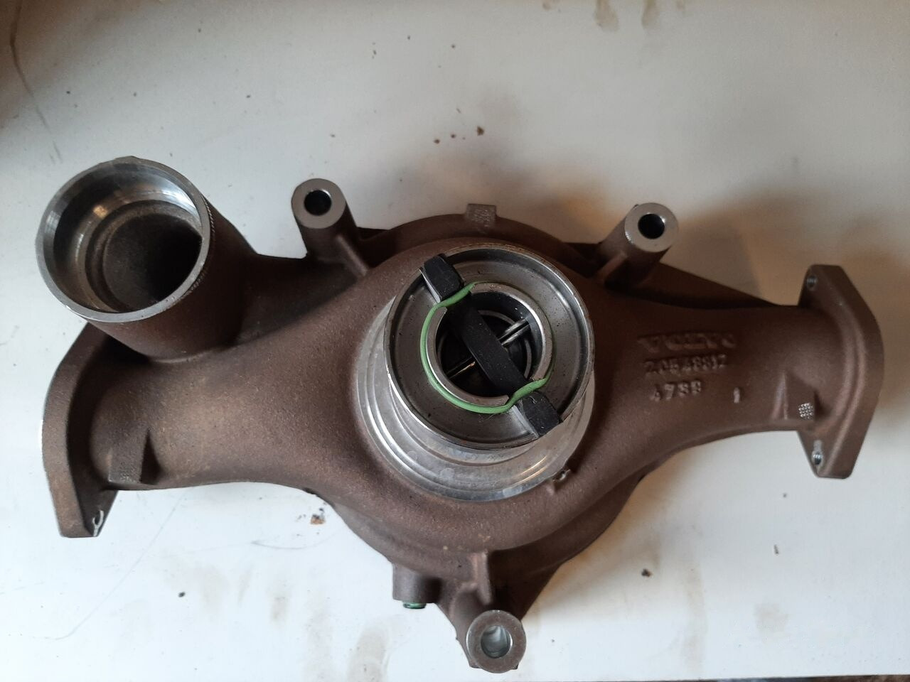 Volvo 20548812 4733 / 20548812 Volvo - مضخة المبرد - حافلة: صور 1 Volvo 20548812 4733 / 20548812 Volvo - مضخة المبرد - حافلة: صور 1