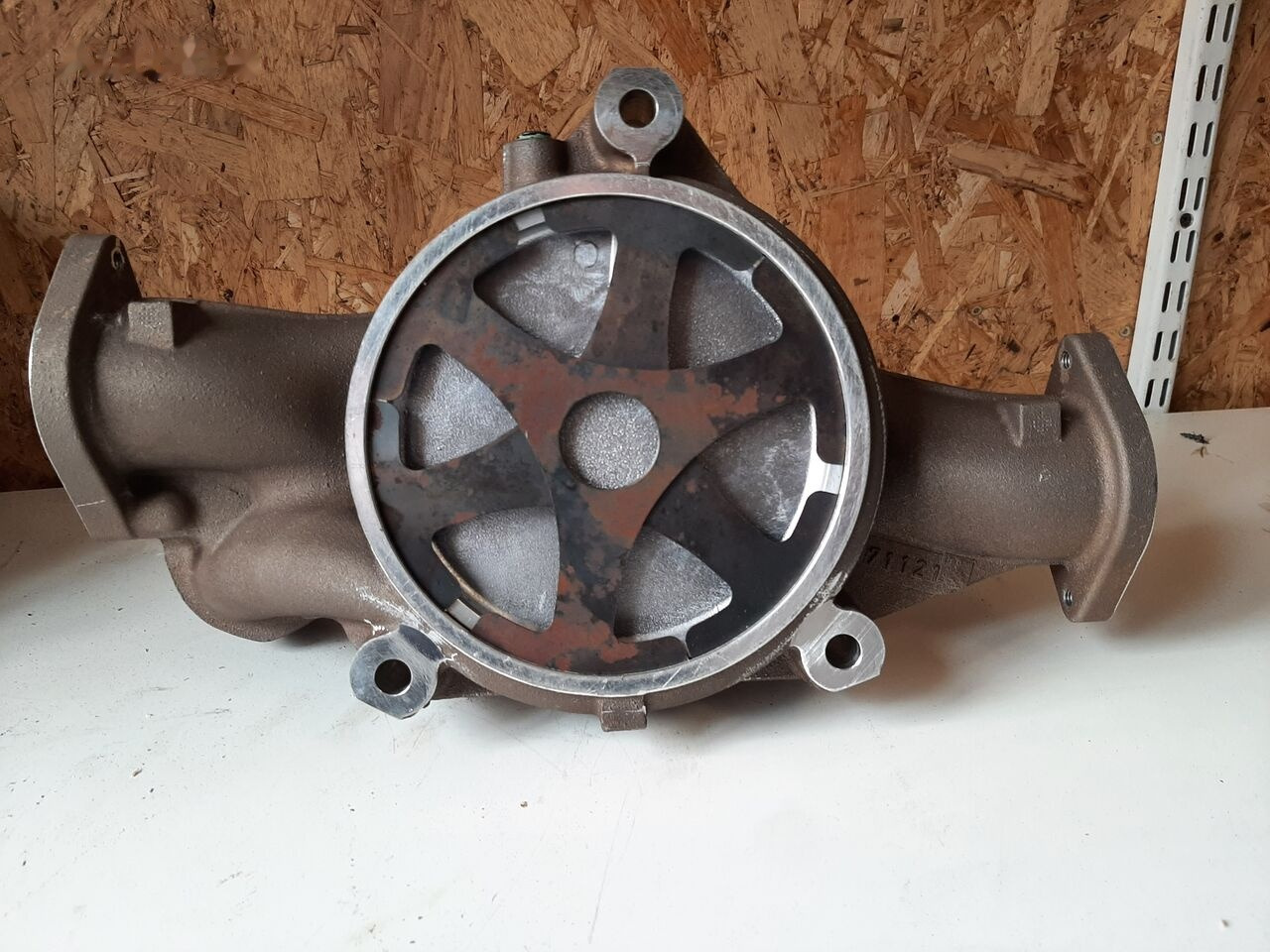 Volvo 20548812 4733 / 20548812 Volvo - مضخة المبرد - حافلة: صور 2 Volvo 20548812 4733 / 20548812 Volvo - مضخة المبرد - حافلة: صور 2