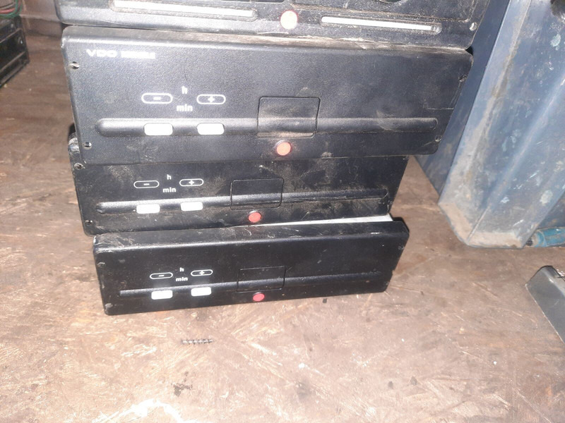 Volvo Video system x-dmr 8 R8 Compact RJ45 - النظام الكهربائي: صور 5 Volvo Video system x-dmr 8 R8 Compact RJ45 - النظام الكهربائي: صور 5