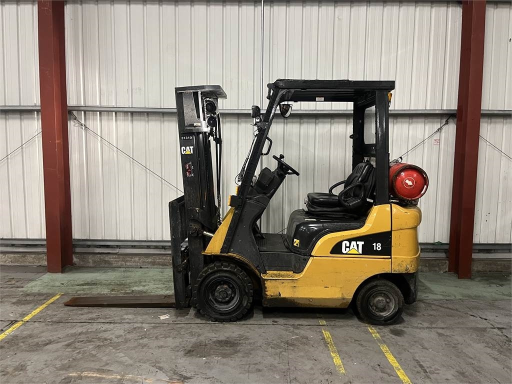CAT GP18NT - رافعة شوكية تعمل بالغاز: صور 1 CAT GP18NT - رافعة شوكية تعمل بالغاز: صور 1