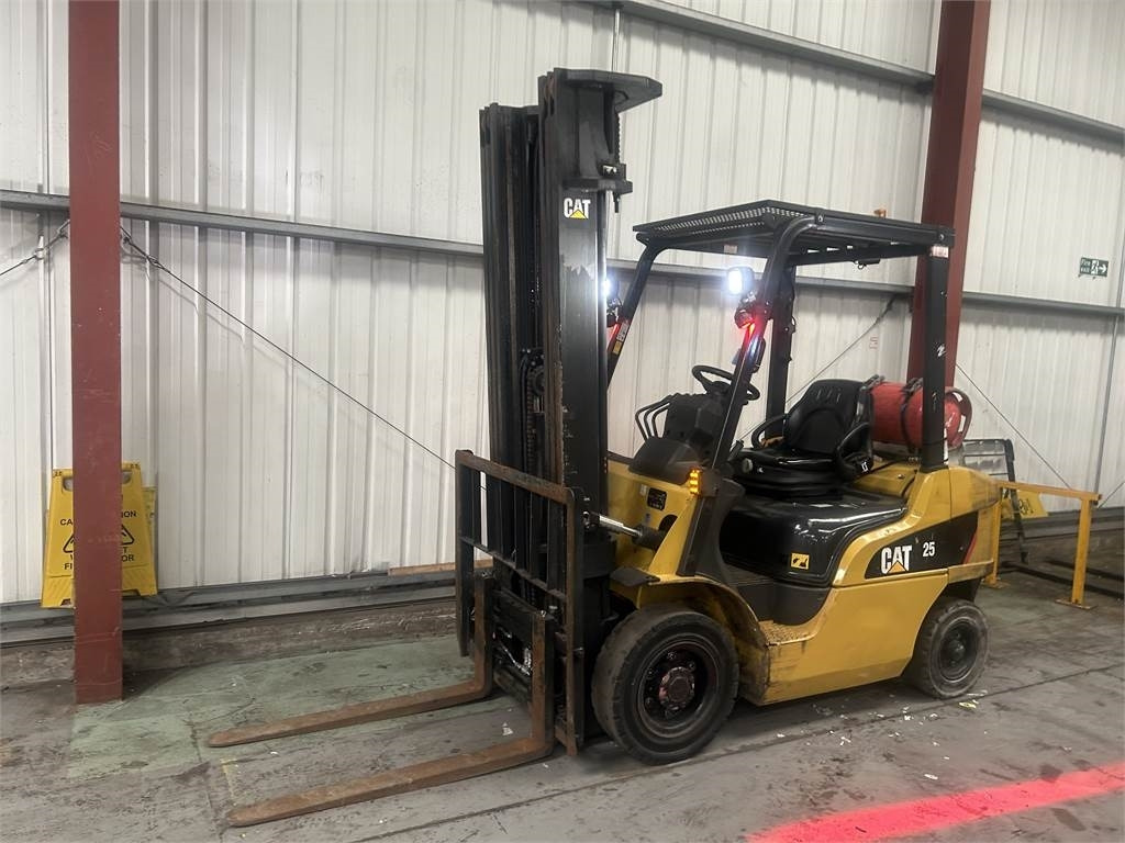 CAT GP25NT - رافعة شوكية تعمل بالغاز: صور 2 CAT GP25NT - رافعة شوكية تعمل بالغاز: صور 2