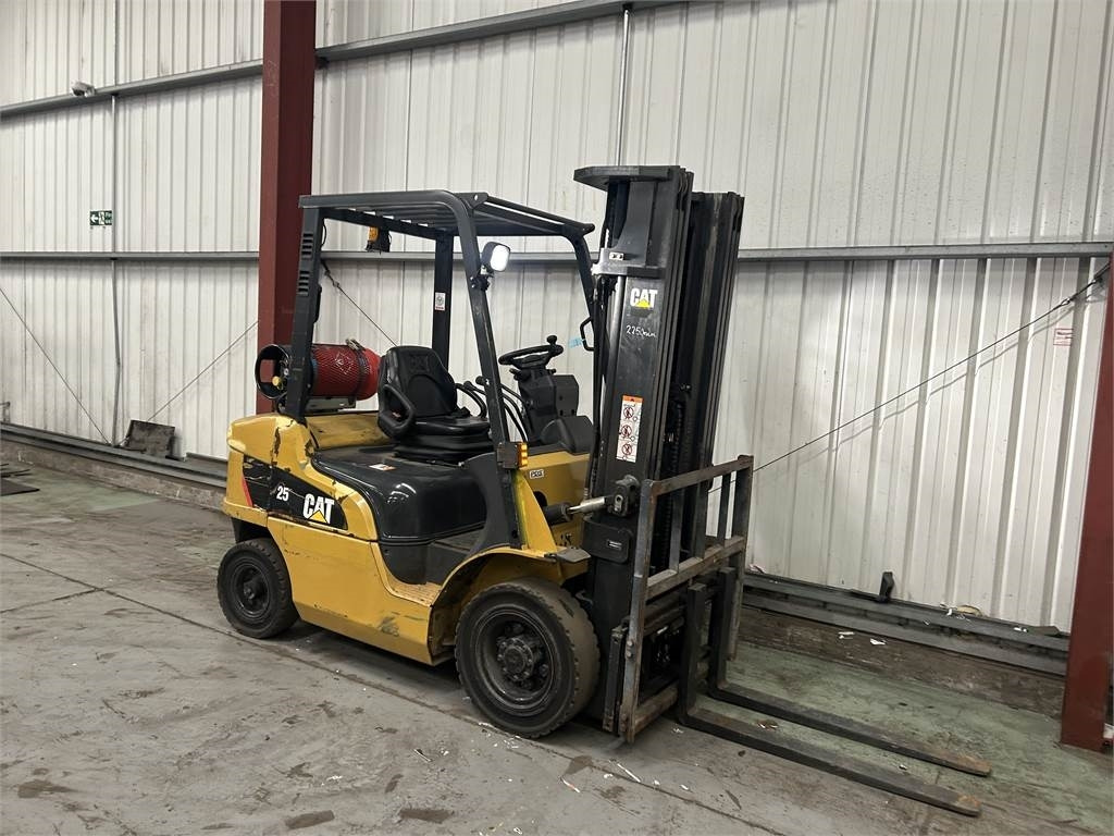 CAT GP25NT - رافعة شوكية تعمل بالغاز: صور 4 CAT GP25NT - رافعة شوكية تعمل بالغاز: صور 4