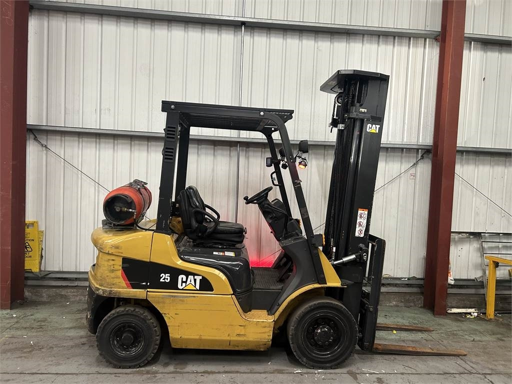 CAT GP25NT - رافعة شوكية تعمل بالغاز: صور 5 CAT GP25NT - رافعة شوكية تعمل بالغاز: صور 5