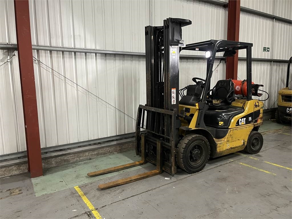 CAT GP25NT - رافعة شوكية تعمل بالغاز: صور 2 CAT GP25NT - رافعة شوكية تعمل بالغاز: صور 2