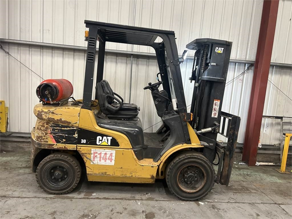 CAT GP30NT - رافعة شوكية تعمل بالغاز: صور 5 CAT GP30NT - رافعة شوكية تعمل بالغاز: صور 5