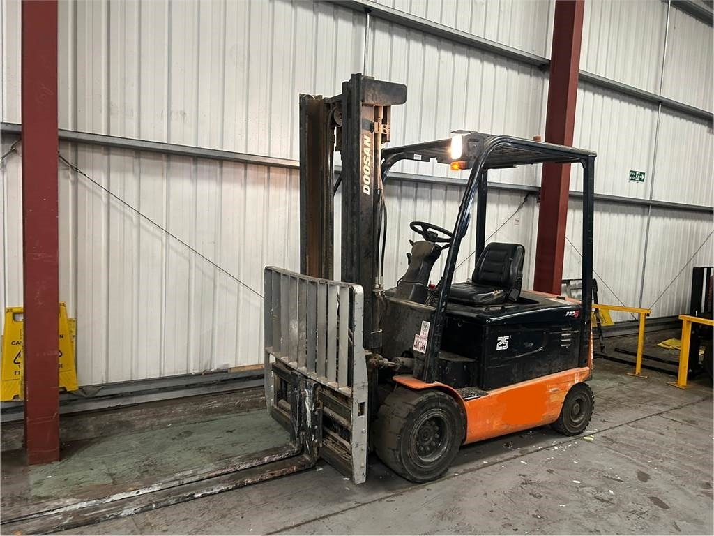 Doosan B25X-5 - رافعة شوكية كهربائية: صور 2 Doosan B25X-5 - رافعة شوكية كهربائية: صور 2