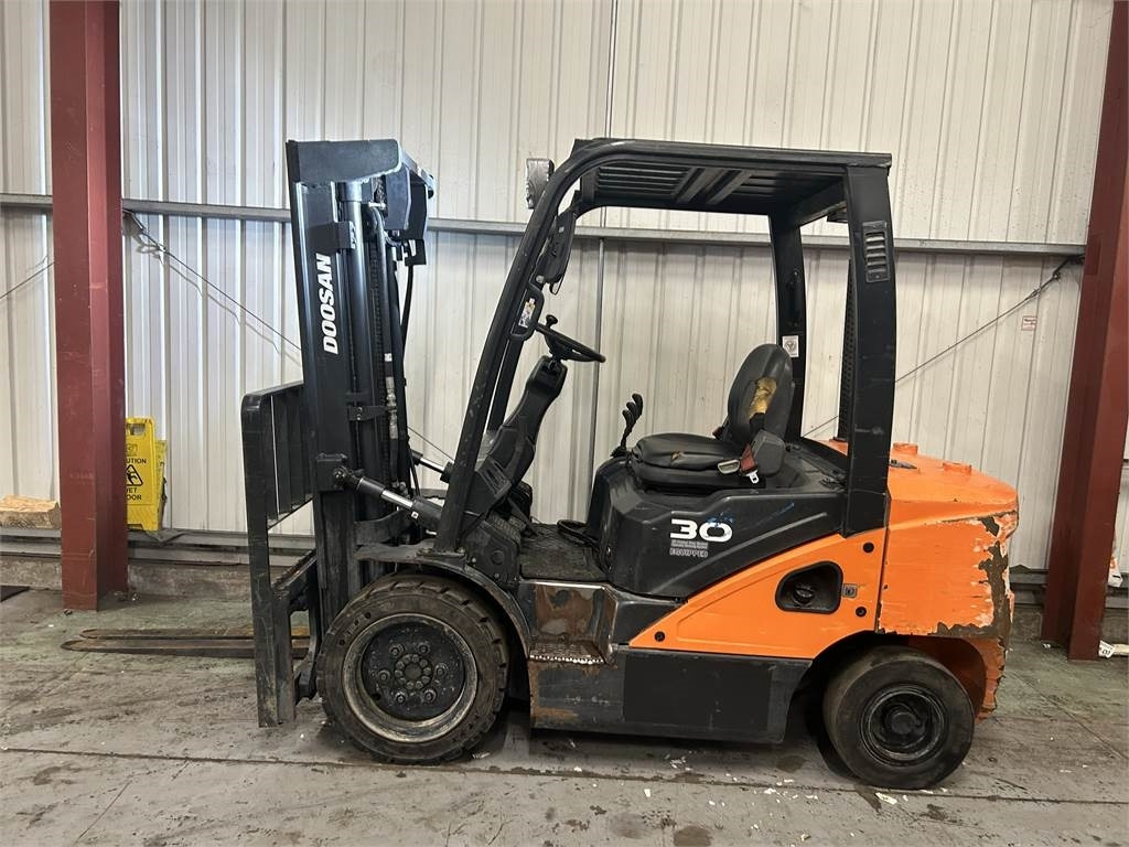 Doosan D30S-5 - رافعة شوكية ديزل: صور 1 Doosan D30S-5 - رافعة شوكية ديزل: صور 1