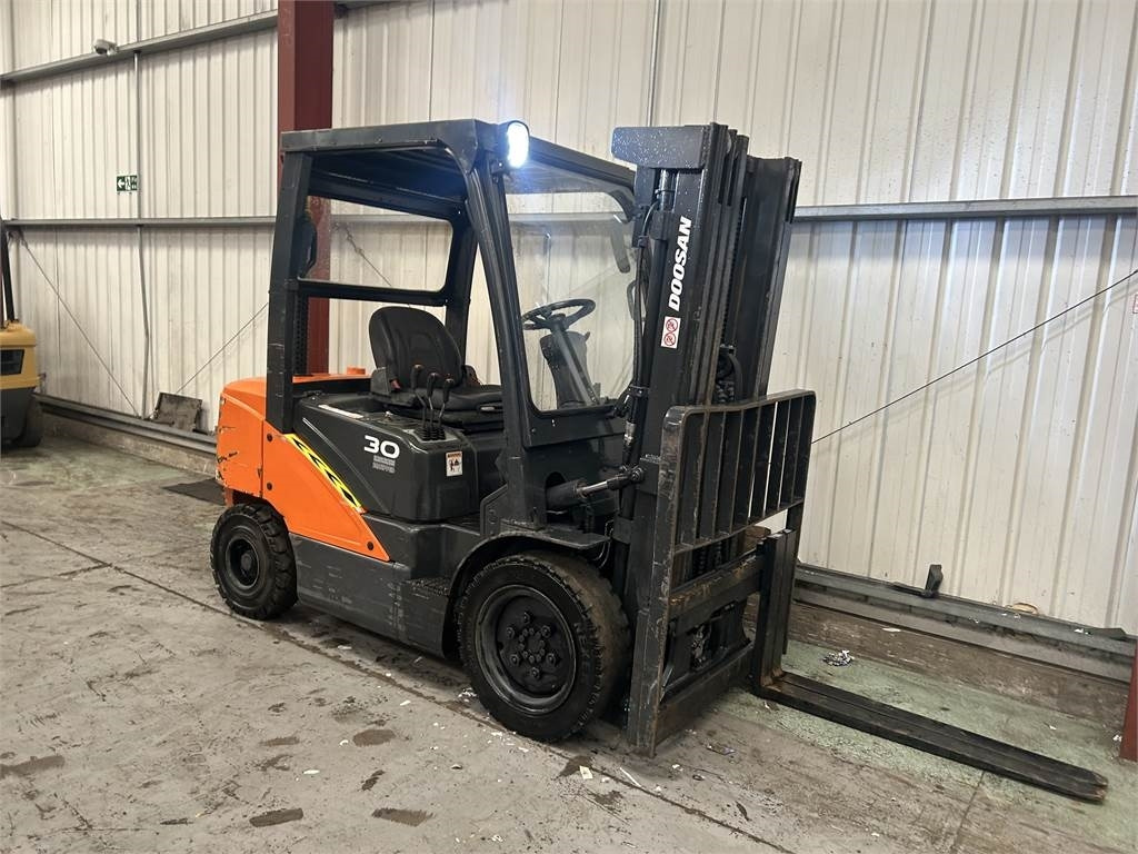 Doosan D30S-5 - رافعة شوكية ديزل: صور 4 Doosan D30S-5 - رافعة شوكية ديزل: صور 4