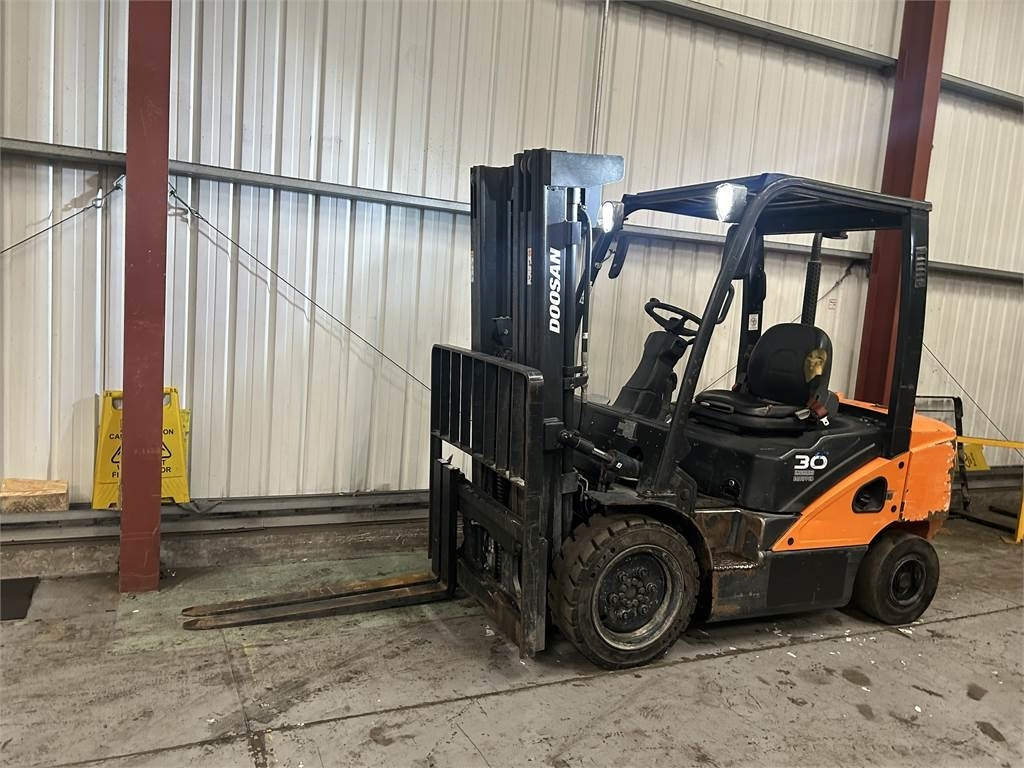Doosan D30S-5 - رافعة شوكية ديزل: صور 2 Doosan D30S-5 - رافعة شوكية ديزل: صور 2
