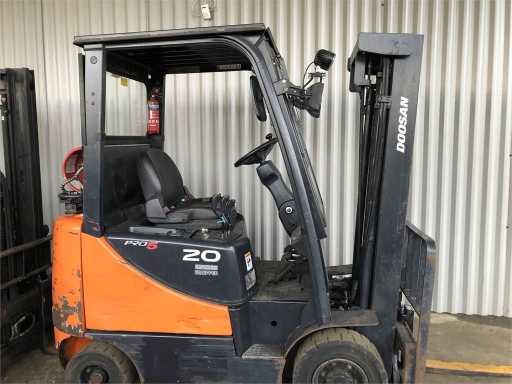 Doosan G20 SC-5 - رافعة شوكية تعمل بالغاز: صور 3 Doosan G20 SC-5 - رافعة شوكية تعمل بالغاز: صور 3