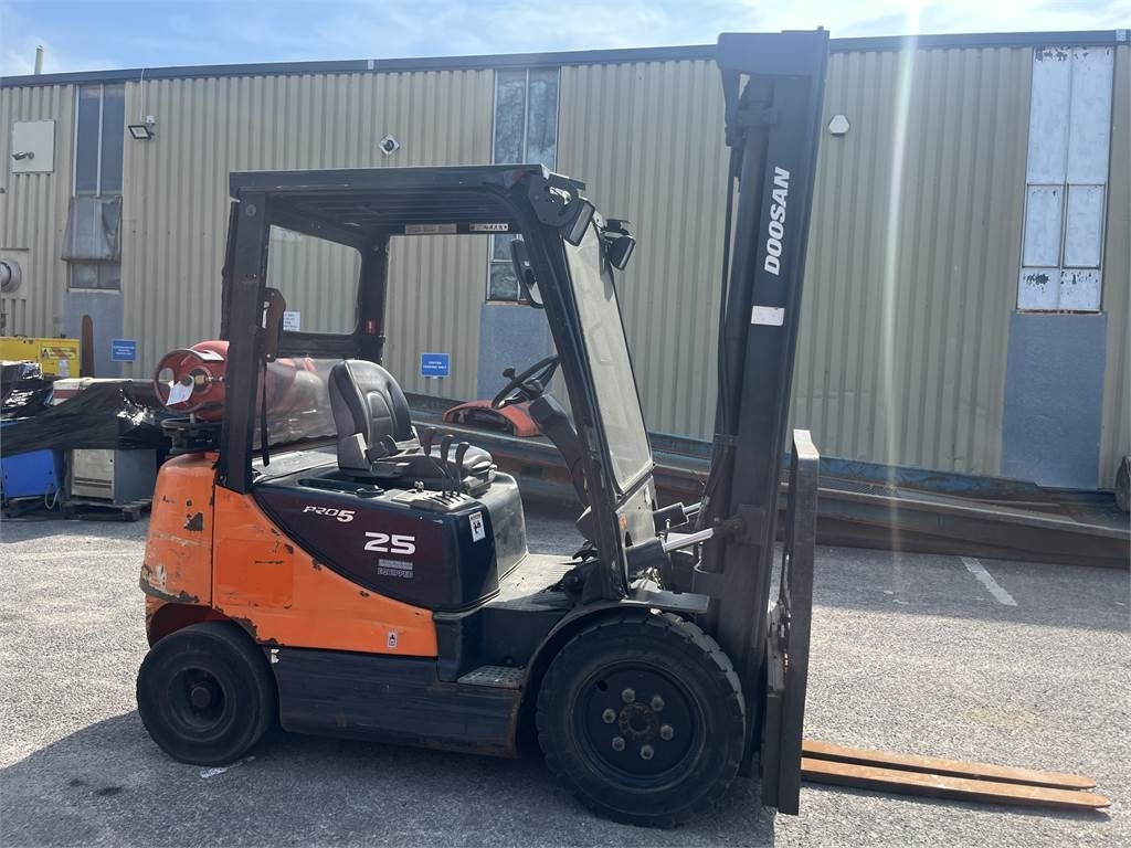 Doosan G25E-5 - رافعة شوكية تعمل بالغاز: صور 2 Doosan G25E-5 - رافعة شوكية تعمل بالغاز: صور 2