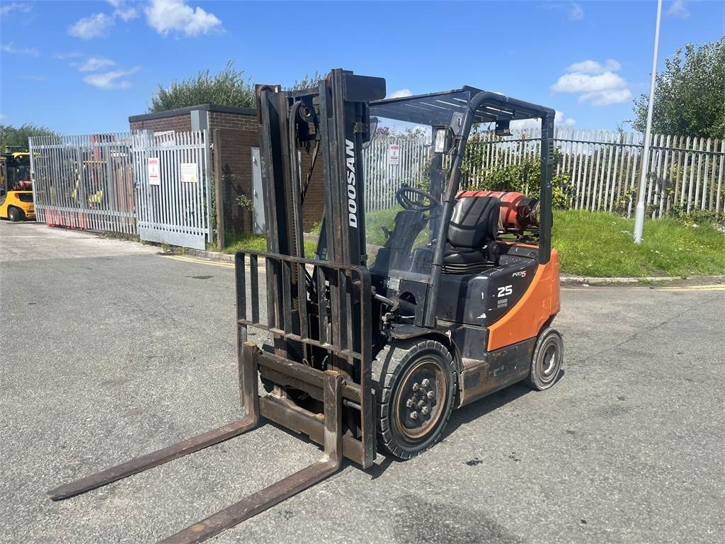 Doosan G25P-5 - رافعة شوكية تعمل بالغاز: صور 2 Doosan G25P-5 - رافعة شوكية تعمل بالغاز: صور 2