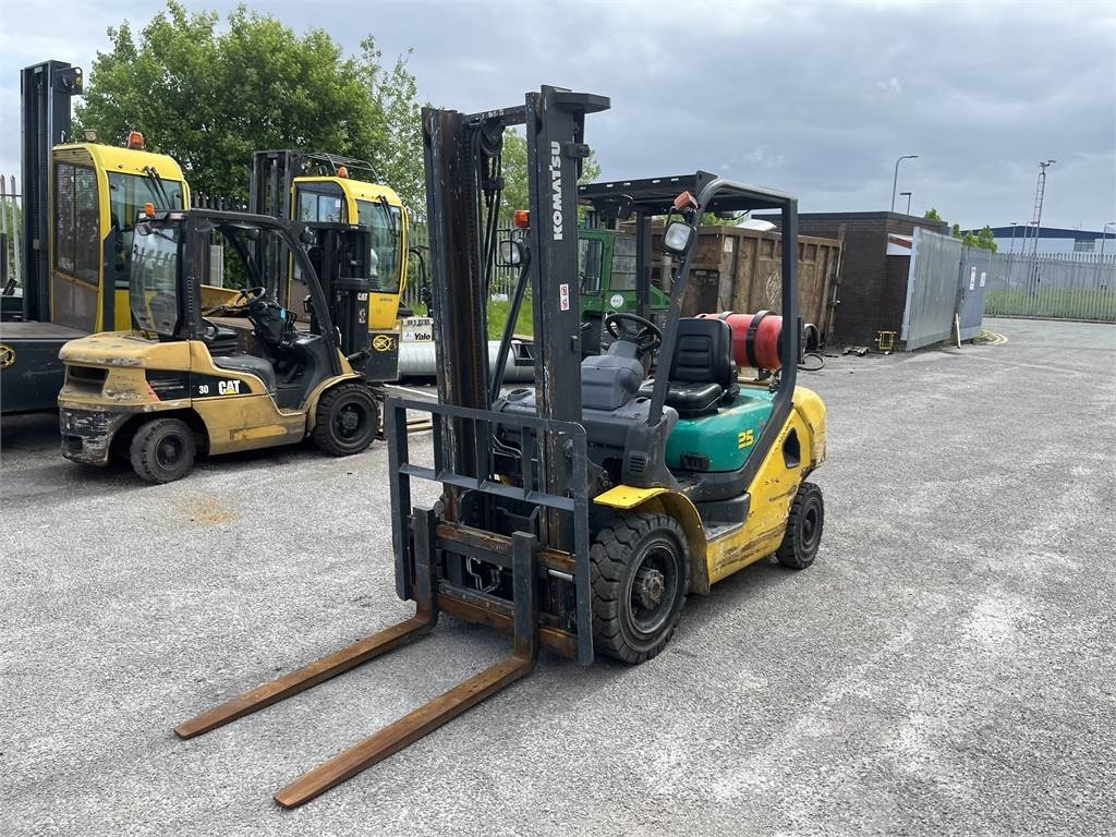 Komatsu FG25HT-16R - رافعة شوكية تعمل بالغاز: صور 2 Komatsu FG25HT-16R - رافعة شوكية تعمل بالغاز: صور 2
