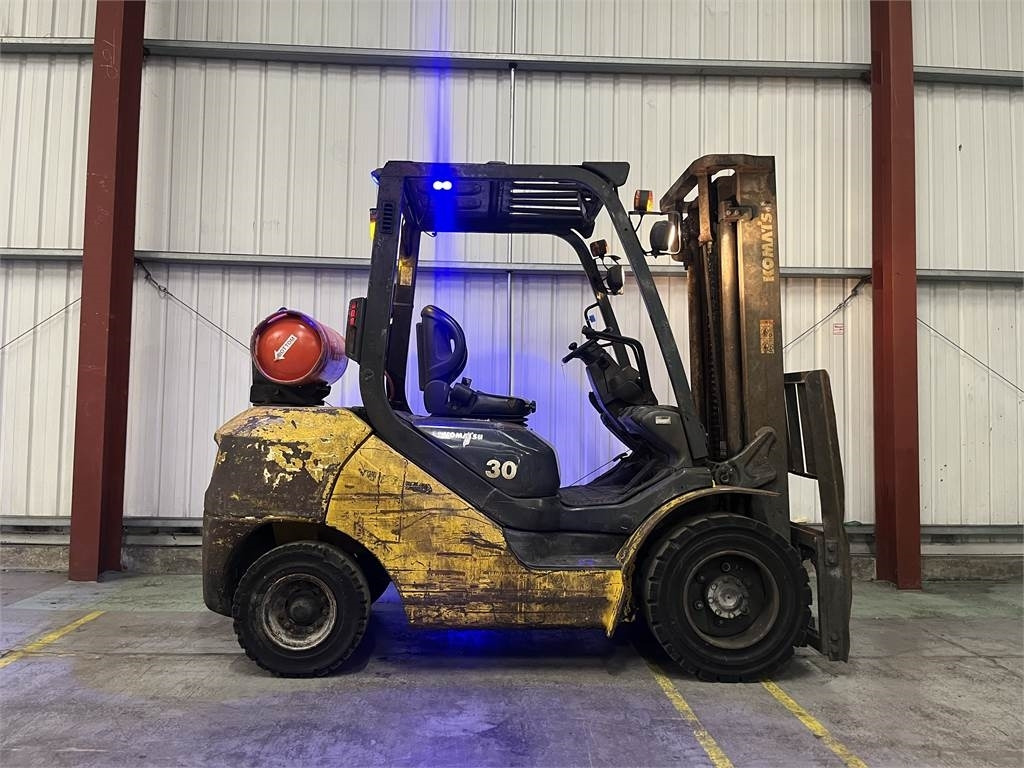 Komatsu FG30T-17 - رافعة شوكية تعمل بالغاز: صور 5 Komatsu FG30T-17 - رافعة شوكية تعمل بالغاز: صور 5