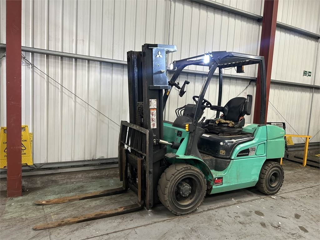 Mitsubishi FD30NT - رافعة شوكية ديزل: صور 2 Mitsubishi FD30NT - رافعة شوكية ديزل: صور 2