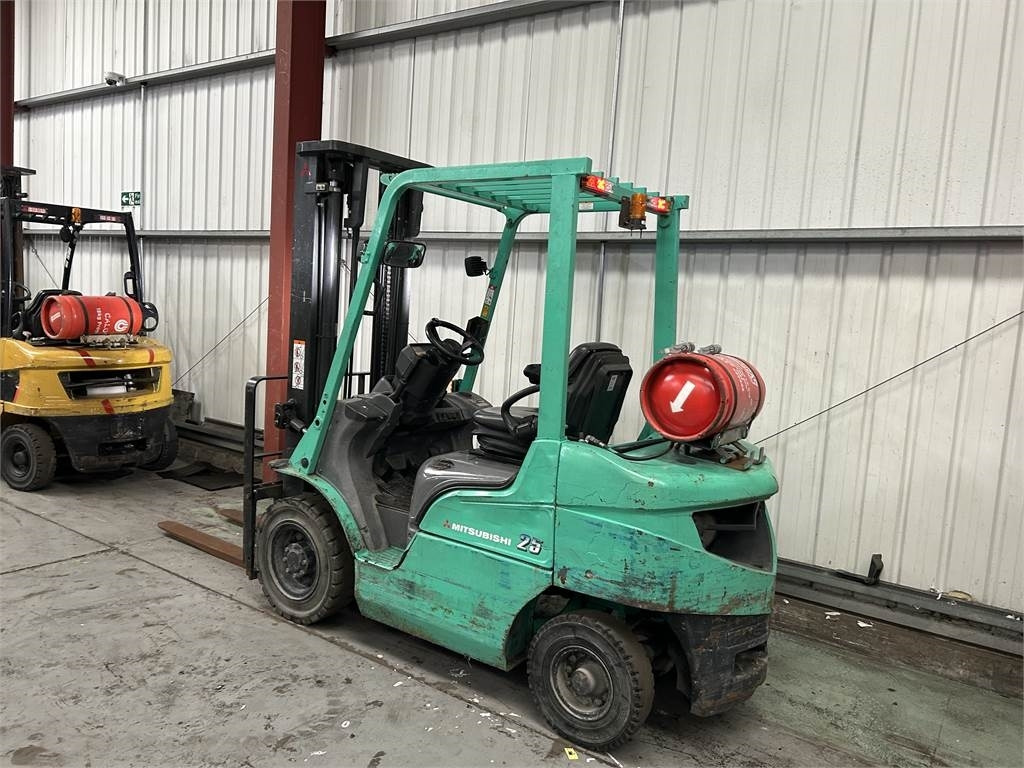 Mitsubishi FG25NT - رافعة شوكية تعمل بالغاز: صور 3 Mitsubishi FG25NT - رافعة شوكية تعمل بالغاز: صور 3