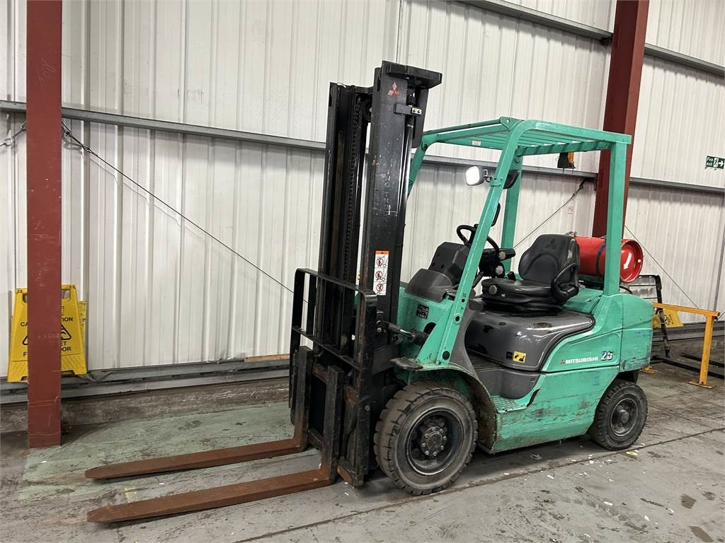 Mitsubishi FG25NT - رافعة شوكية تعمل بالغاز: صور 2 Mitsubishi FG25NT - رافعة شوكية تعمل بالغاز: صور 2