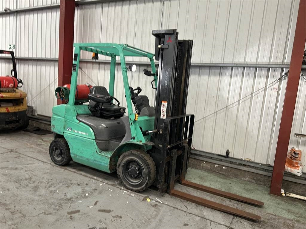 Mitsubishi FG25NT - رافعة شوكية تعمل بالغاز: صور 4 Mitsubishi FG25NT - رافعة شوكية تعمل بالغاز: صور 4