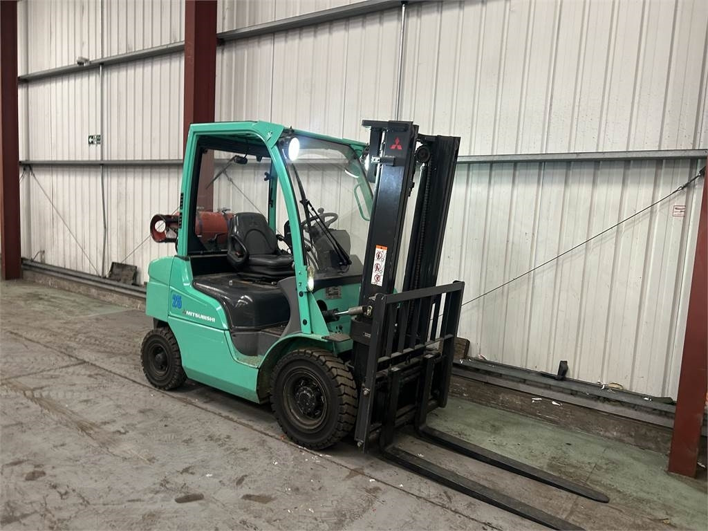 Mitsubishi FG25N - رافعة شوكية تعمل بالغاز: صور 4 Mitsubishi FG25N - رافعة شوكية تعمل بالغاز: صور 4