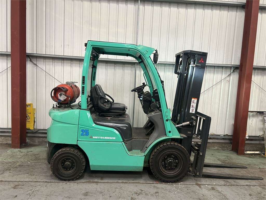 Mitsubishi FG25N - رافعة شوكية تعمل بالغاز: صور 5 Mitsubishi FG25N - رافعة شوكية تعمل بالغاز: صور 5