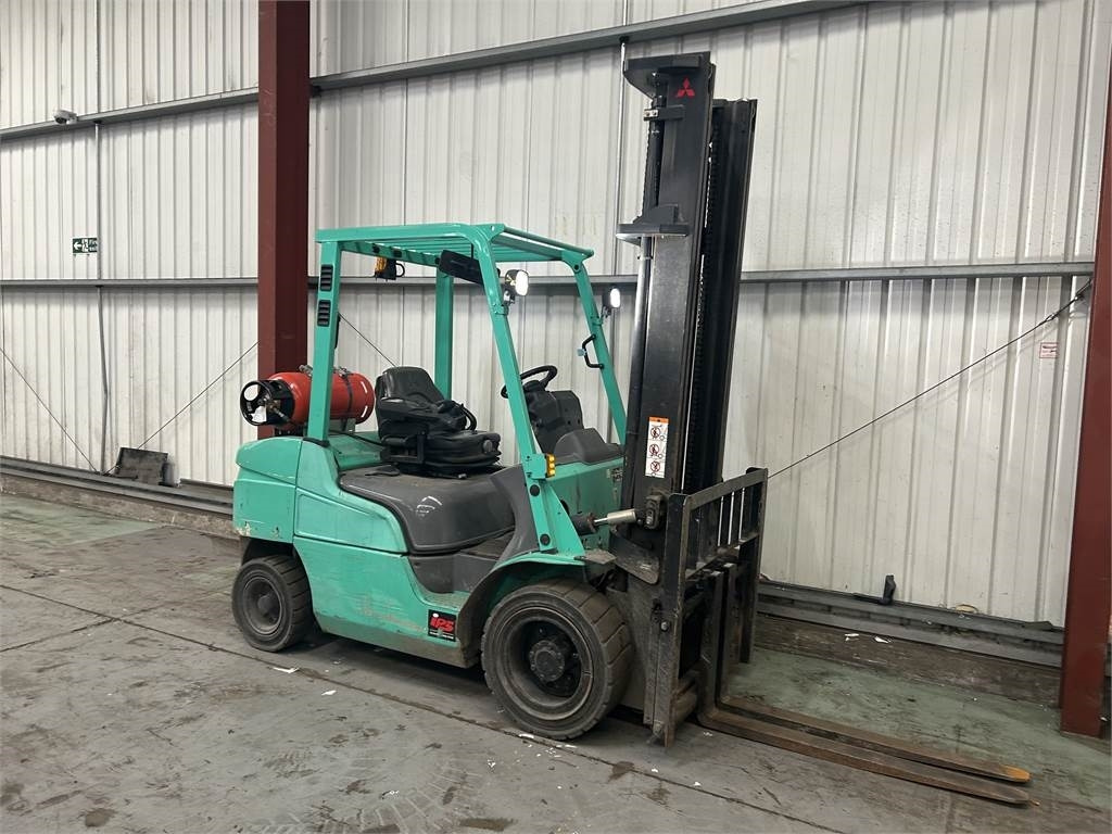 Mitsubishi FG30NT - رافعة شوكية تعمل بالغاز: صور 4 Mitsubishi FG30NT - رافعة شوكية تعمل بالغاز: صور 4