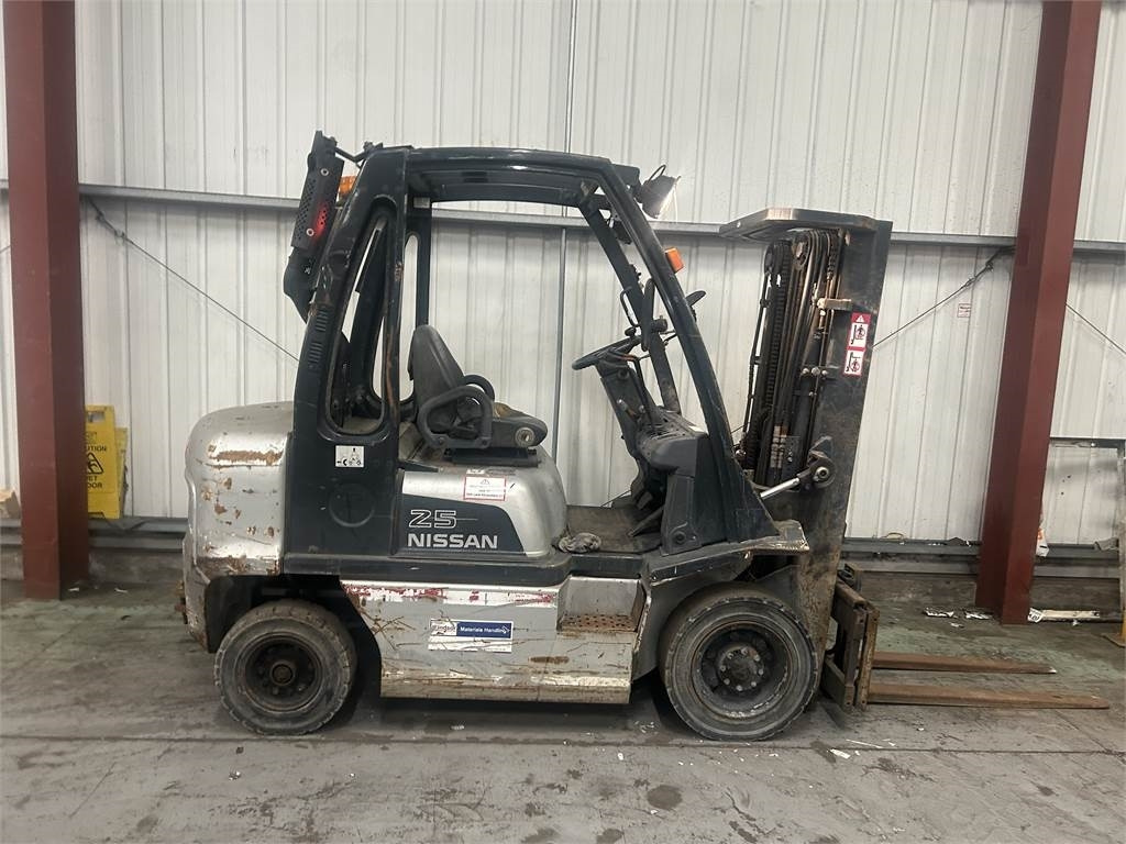 Nissan FD02A25Q - رافعة شوكية ديزل: صور 5 Nissan FD02A25Q - رافعة شوكية ديزل: صور 5