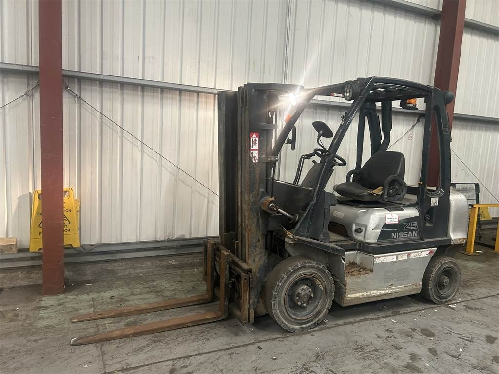 Nissan FD02A25Q - رافعة شوكية ديزل: صور 2 Nissan FD02A25Q - رافعة شوكية ديزل: صور 2