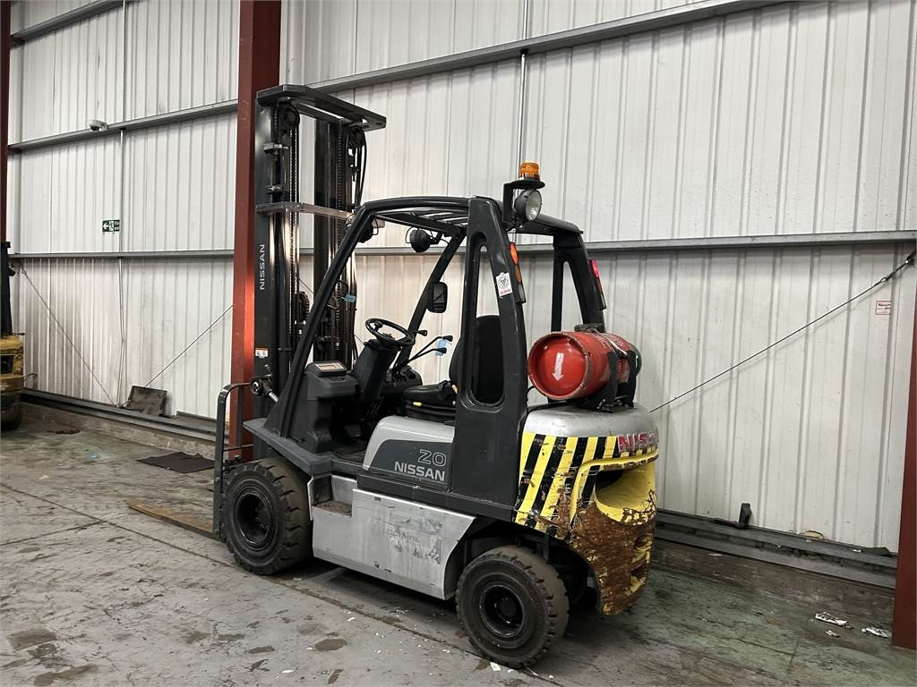 Nissan U1D2A20LQ - رافعة شوكية تعمل بالغاز: صور 3 Nissan U1D2A20LQ - رافعة شوكية تعمل بالغاز: صور 3