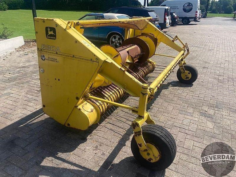 John Deere 630 A - معدات آلة حصاد: صور 2 John Deere 630 A - معدات آلة حصاد: صور 2