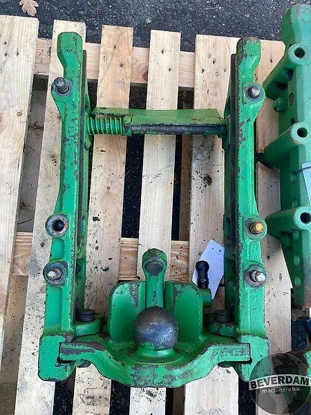 John Deere Trekhaakframe / Trekhaak - ملحقات - الآلات والماكينات الزراعية: صور 1 John Deere Trekhaakframe / Trekhaak - ملحقات - الآلات والماكينات الزراعية: صور 1