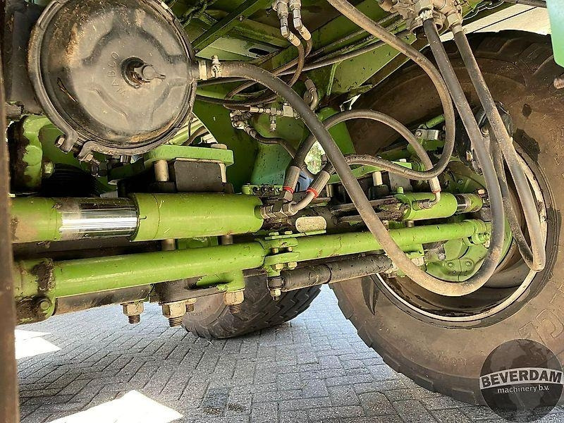 الآلات والماكينات الزراعية Krone TX 460: صور 14