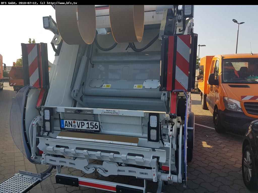 FUSO Canter 9C18 AMT 4x2 HS HL 8,5 t Olympus M - شاحنة القمامة: صور 4 FUSO Canter 9C18 AMT 4x2 HS HL 8,5 t Olympus M - شاحنة القمامة: صور 4