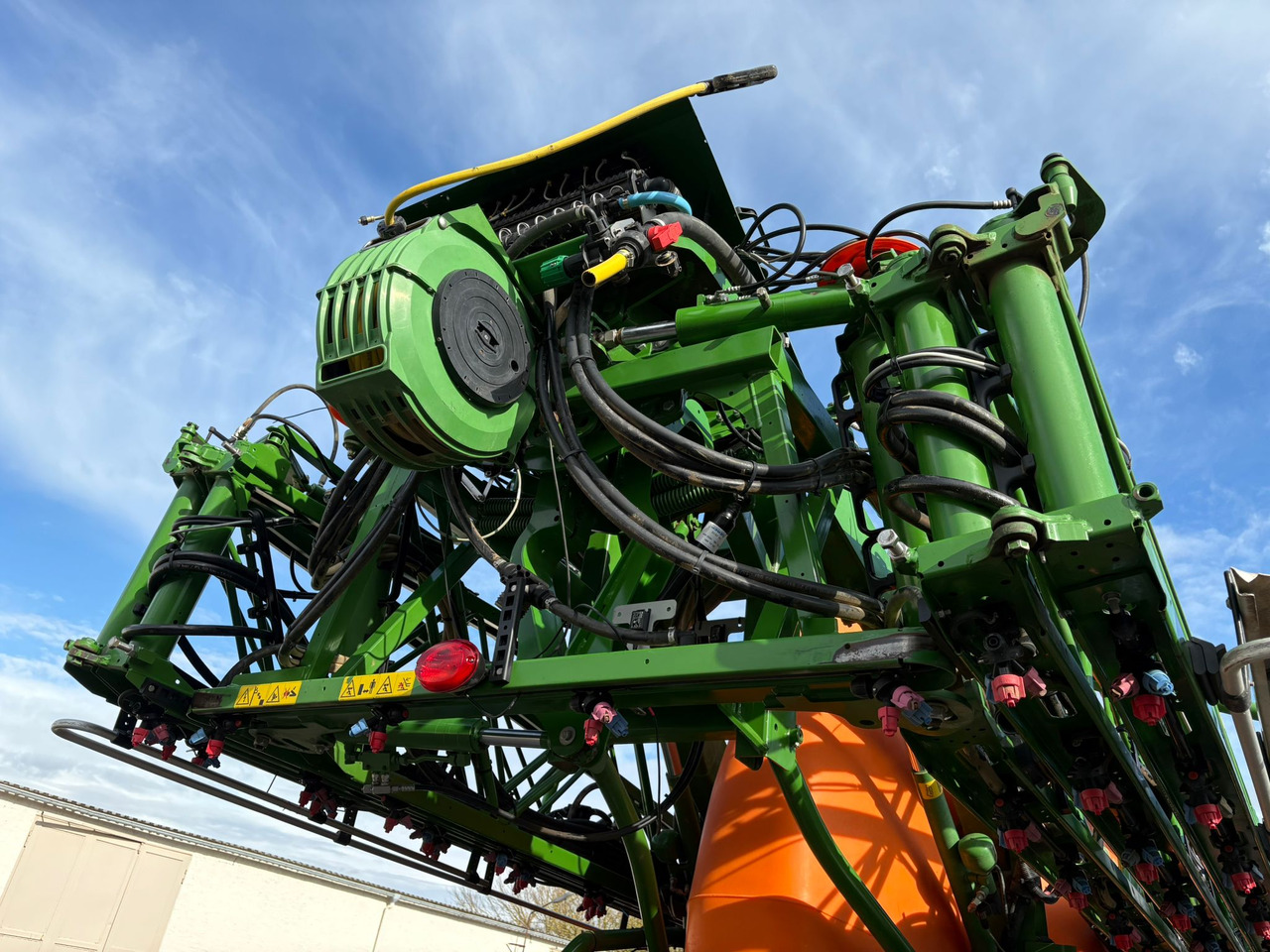 AMAZONE UX 6200 36m GPS - آلة الرش المقطورة: صور 3 AMAZONE UX 6200 36m GPS - آلة الرش المقطورة: صور 3