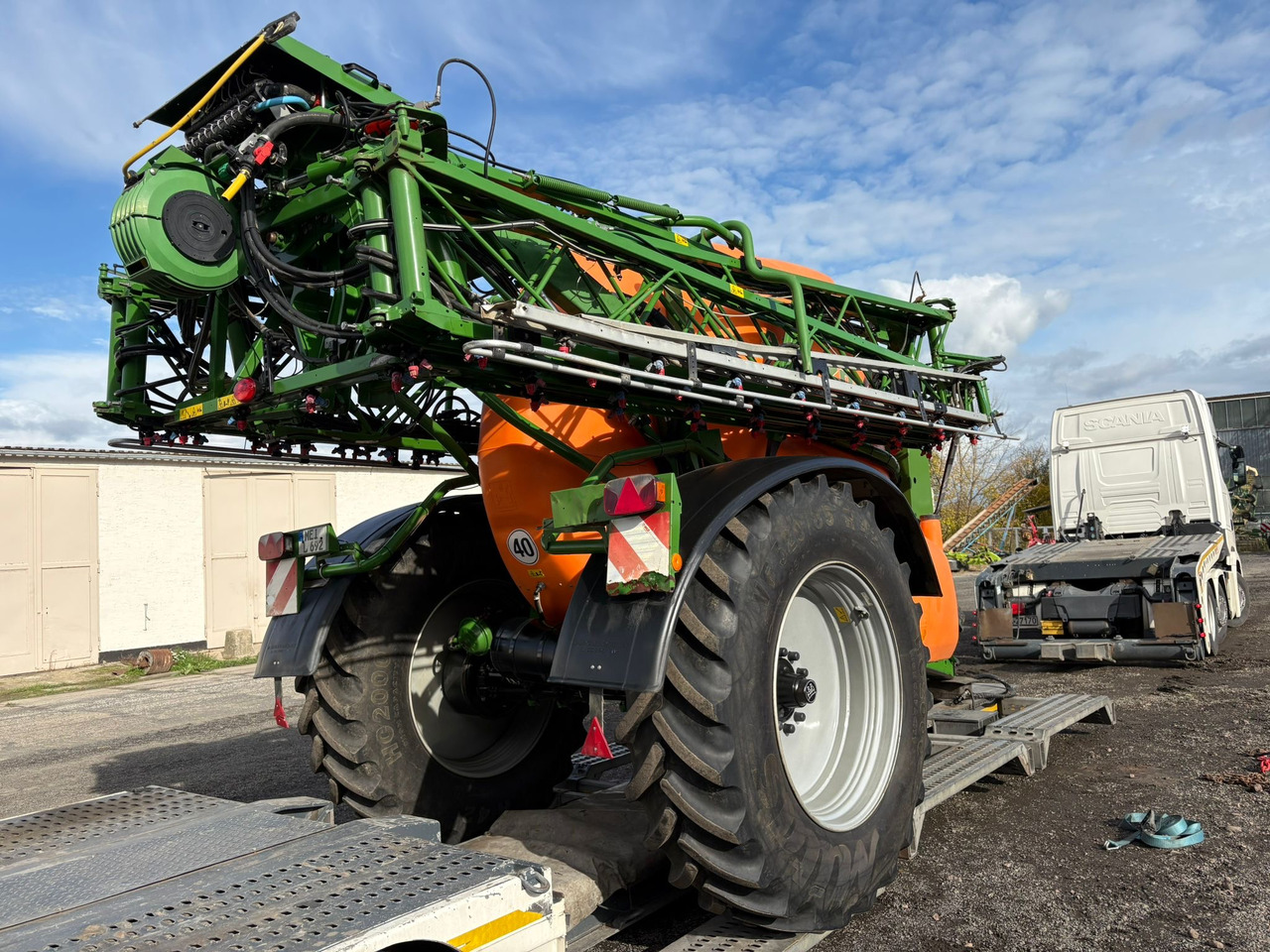 AMAZONE UX 6200 36m GPS - آلة الرش المقطورة: صور 5 AMAZONE UX 6200 36m GPS - آلة الرش المقطورة: صور 5