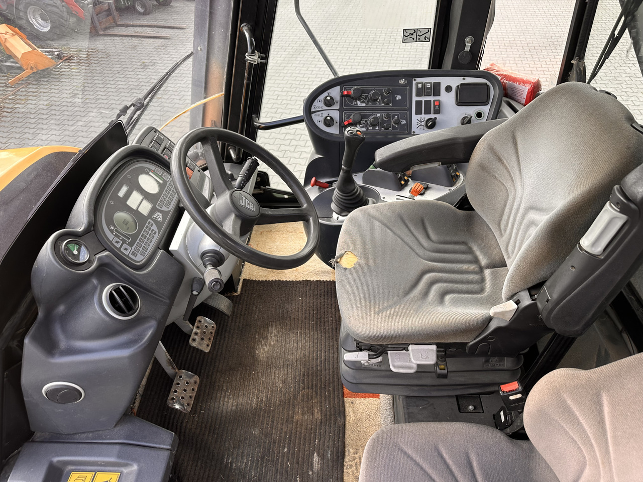 JCB FASTRAC 3230 - جرار: صور 5 JCB FASTRAC 3230 - جرار: صور 5