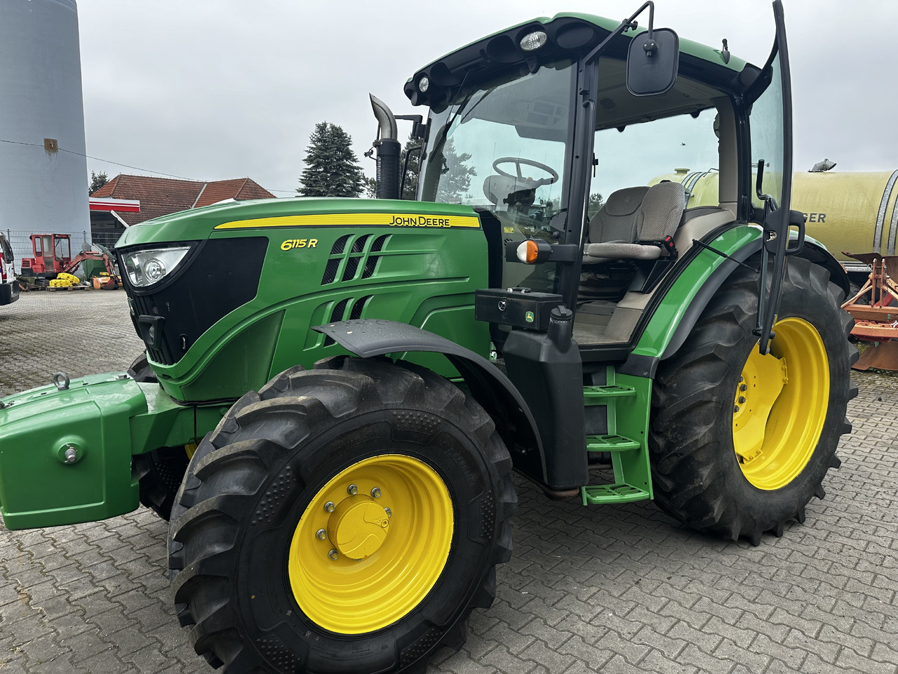 John Deere 6115R - جرار: صور 3 John Deere 6115R - جرار: صور 3
