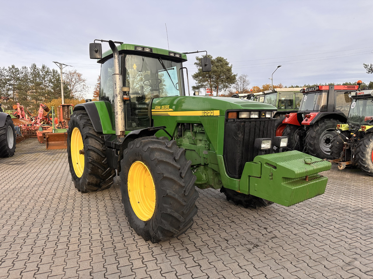 John Deere 8200 PowerShift 8.1 - جرار: صور 1 John Deere 8200 PowerShift 8.1 - جرار: صور 1