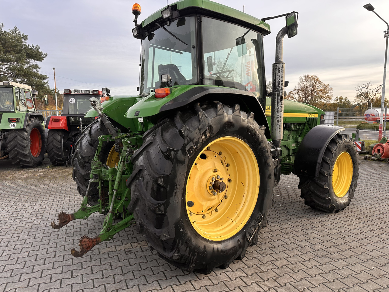 John Deere 8200 PowerShift 8.1 - جرار: صور 4 John Deere 8200 PowerShift 8.1 - جرار: صور 4