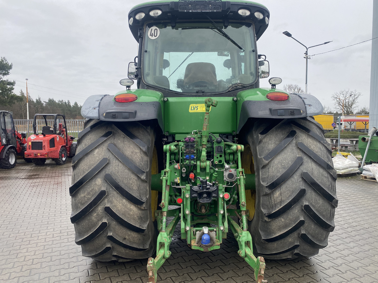 جرار John Deere 8335 R AutoPower 50 km/h 370 PS: صور 6