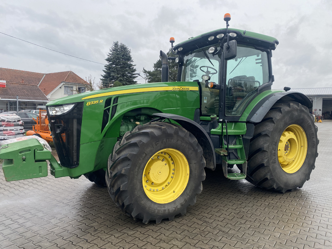 جرار John Deere 8335 R AutoPower 50 km/h 370 PS: صور 9