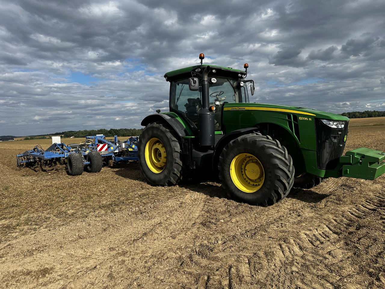 John Deere 8335 R AutoPower 50 km/h 370 PS - جرار: صور 2 John Deere 8335 R AutoPower 50 km/h 370 PS - جرار: صور 2