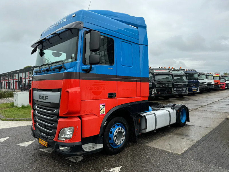 DAF XF 440 4X2 EURO 6 MEGA LOW DECK - شاحنة جرار: صور 1 DAF XF 440 4X2 EURO 6 MEGA LOW DECK - شاحنة جرار: صور 1