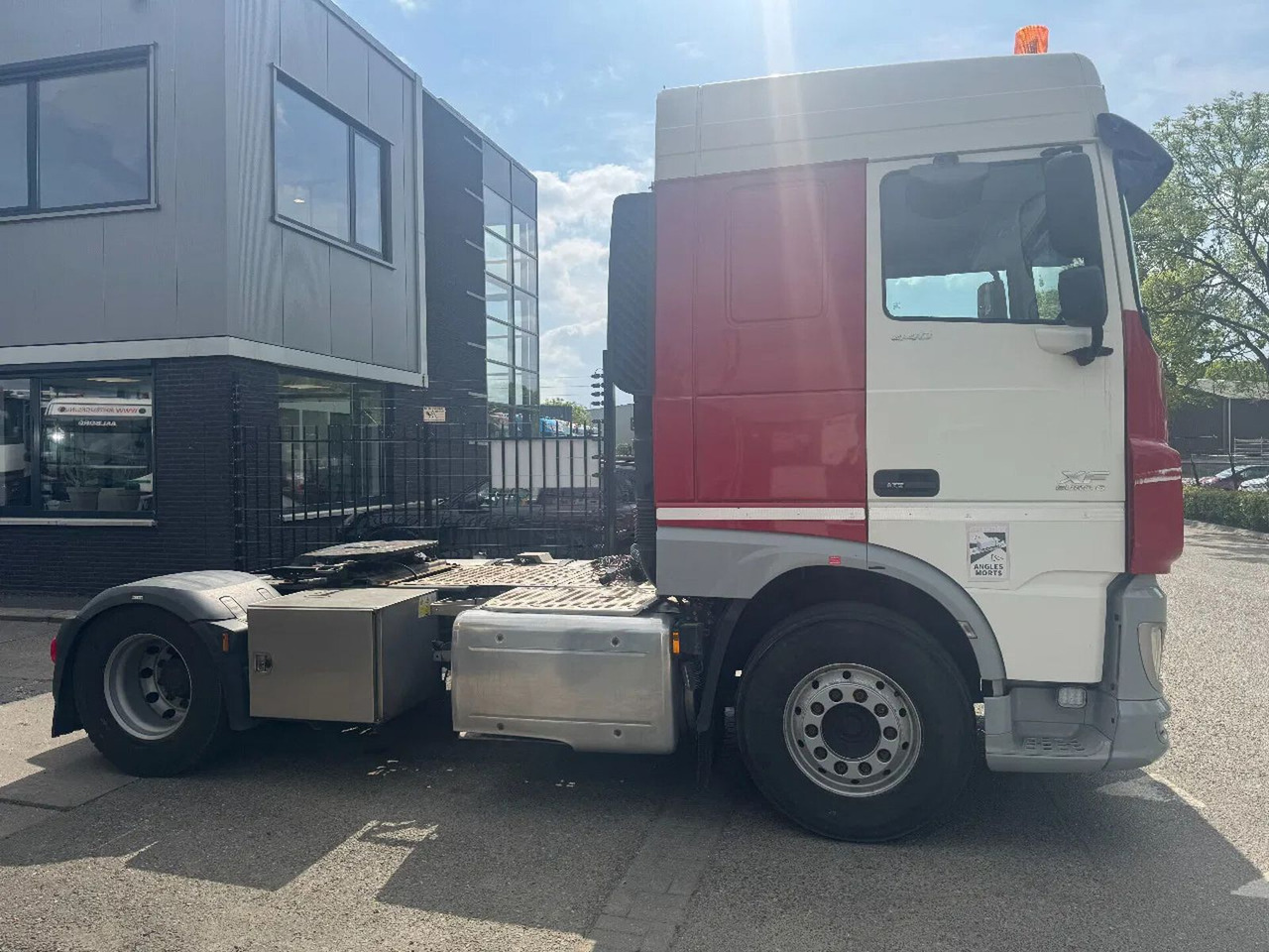 DAF XF 440 4X2 EURO 6 STANDKLIMA NIGHT LOCK - شاحنة جرار: صور 4 DAF XF 440 4X2 EURO 6 STANDKLIMA NIGHT LOCK - شاحنة جرار: صور 4