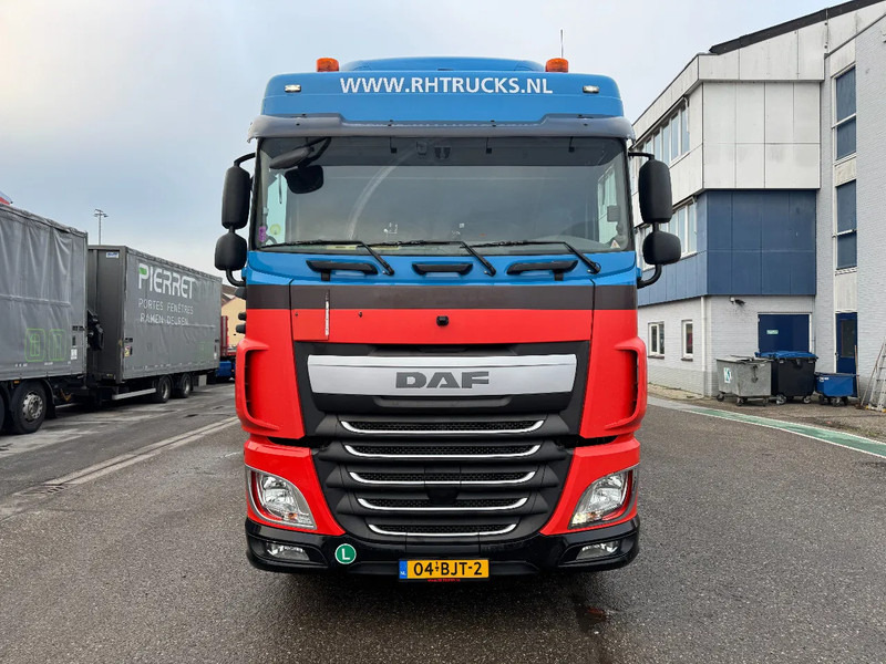 DAF XF 440 6X2 EURO 6 + HERTOGHS HANGER 2X BPW AXLE DHOLLANDIA 3000 KG - شاحنة ستارة: صور 2 DAF XF 440 6X2 EURO 6 + HERTOGHS HANGER 2X BPW AXLE DHOLLANDIA 3000 KG - شاحنة ستارة: صور 2