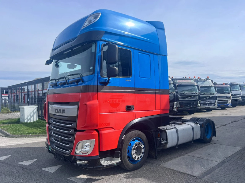 DAF XF 440 SSC 4X2 EURO 6 VOLUME - شاحنة جرار: صور 1 DAF XF 440 SSC 4X2 EURO 6 VOLUME - شاحنة جرار: صور 1