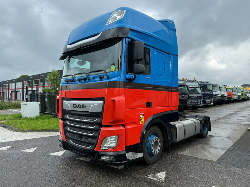 DAF XF 450 4X2 LOW DECK EURO 6 - شاحنة جرار: صور 1 DAF XF 450 4X2 LOW DECK EURO 6 - شاحنة جرار: صور 1