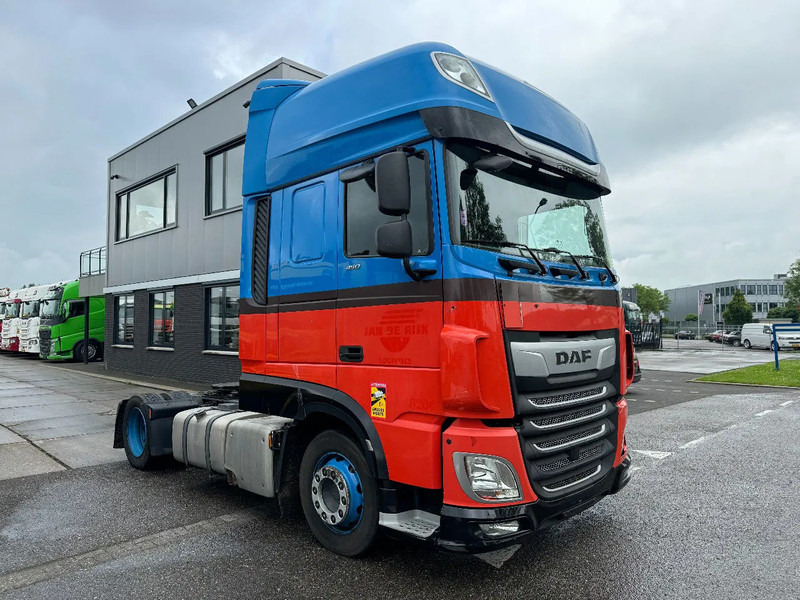 DAF XF 450 4X2 LOW DECK EURO 6 - شاحنة جرار: صور 3 DAF XF 450 4X2 LOW DECK EURO 6 - شاحنة جرار: صور 3
