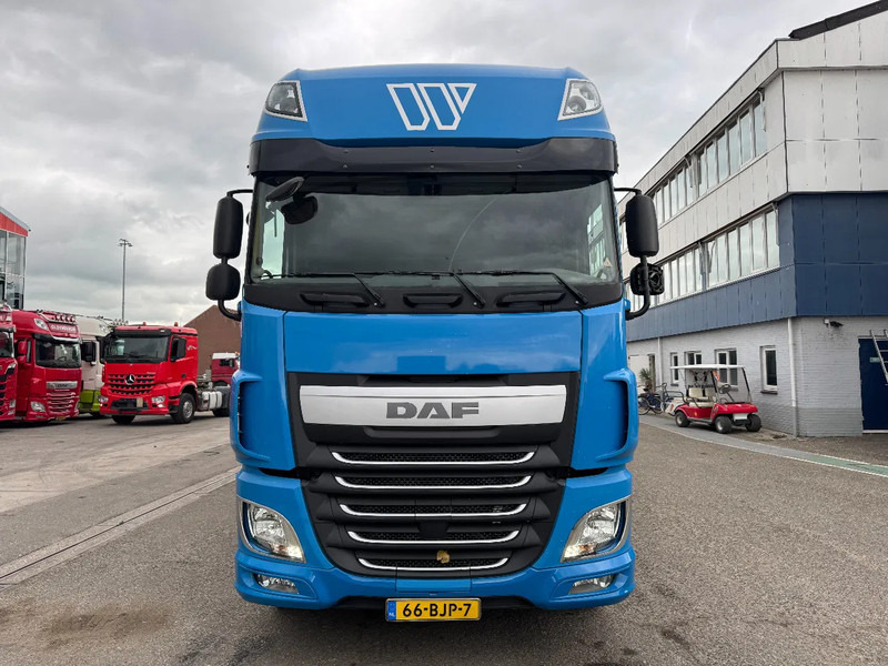 DAF XF 460 6X2 EURO 6 + HERTOGHS HANGER - شاحنة ستارة: صور 2 DAF XF 460 6X2 EURO 6 + HERTOGHS HANGER - شاحنة ستارة: صور 2
