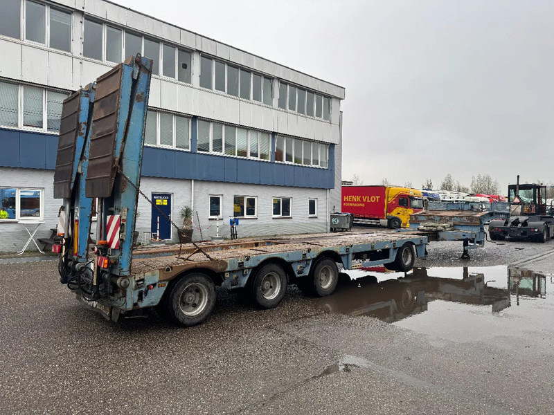 Faymonville TL4S 2,8M EXTENDABLE + HYDRAULIC RAMPS 3 AXLE STEERING - عربة مسطحة منخفضة نصف مقطورة: صور 3 Faymonville TL4S 2,8M EXTENDABLE + HYDRAULIC RAMPS 3 AXLE STEERING - عربة مسطحة منخفضة نصف مقطورة: صور 3