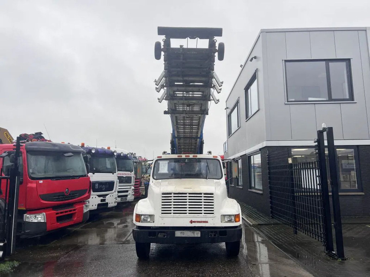 International 4600 4x2 210HP + TEUPEN hyL International 4600 4x2 210HP + TEUPEN hyLI - مصاعد الازدهار محمولة على شاحنة: صور 2 International 4600 4x2 210HP + TEUPEN hyL International 4600 4x2 210HP + TEUPEN hyLI - مصاعد الازدهار محمولة على شاحنة: صور 2